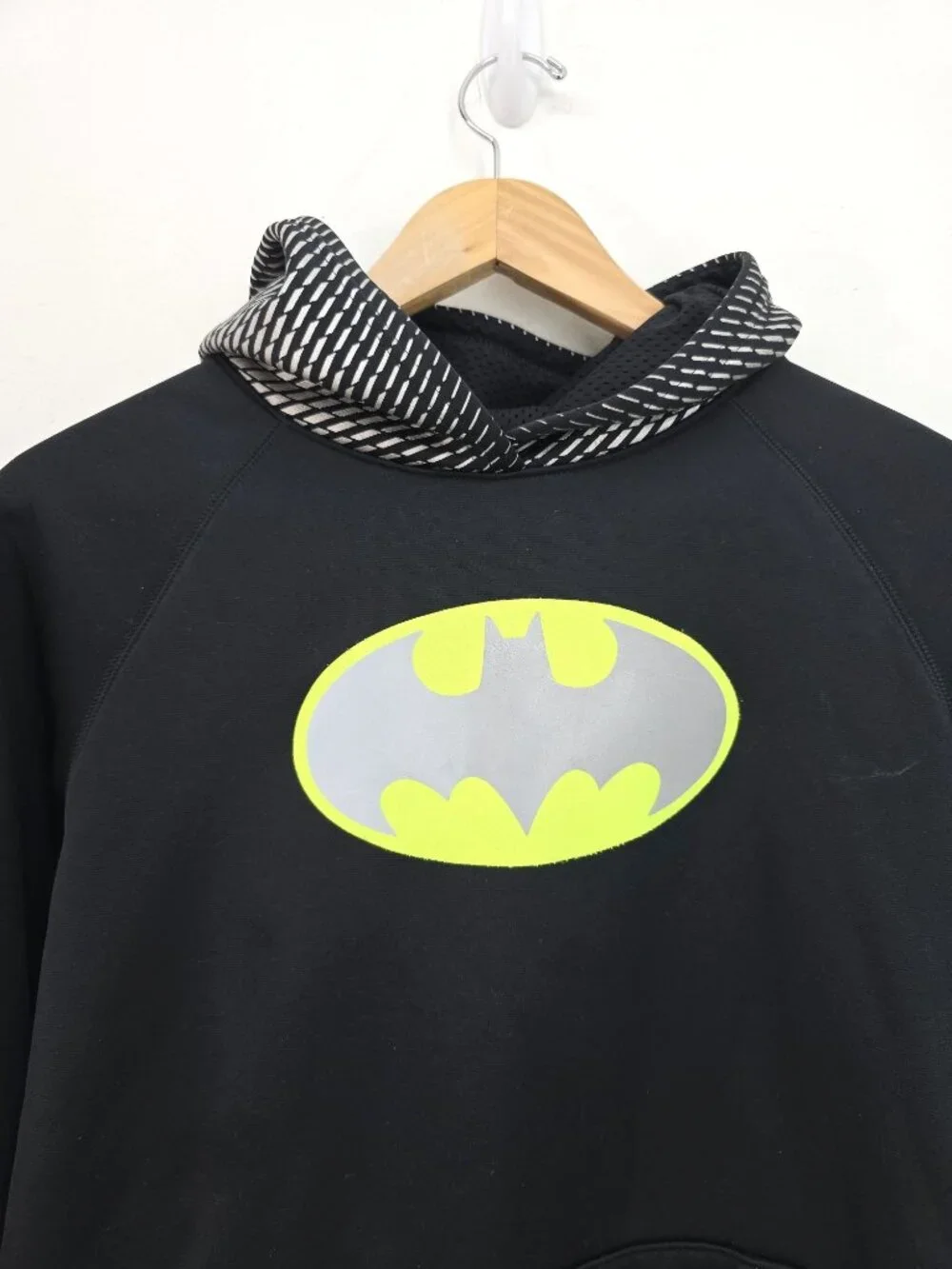 Under Armour Black DC Comics Batman Fleece Pullover Hooded Sweater Boys Size L